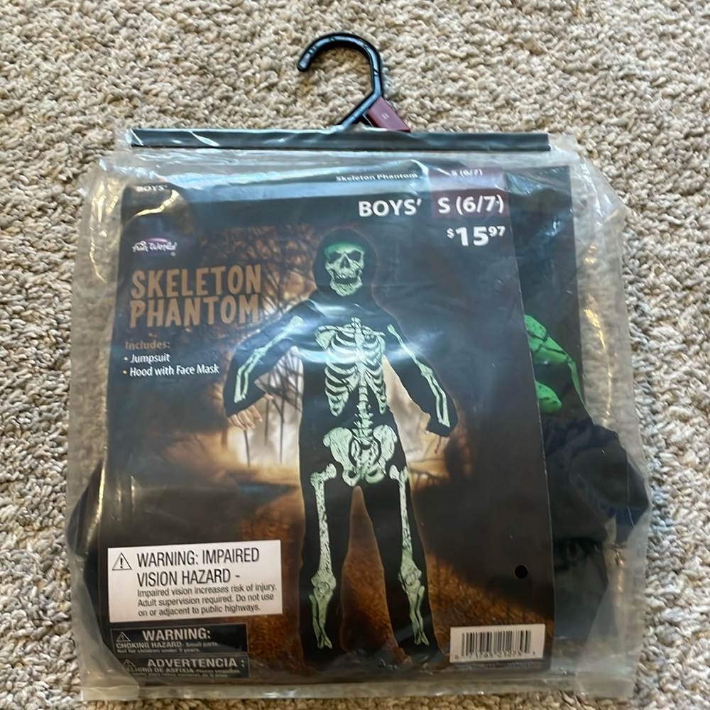 Skeleton Phantom Halloween costume from Walmart. Used size small 6/7